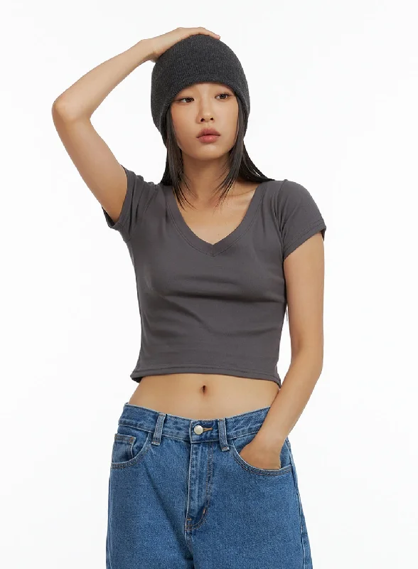 Relaxed And Casual Basic V-Neck Crop Tee IL409