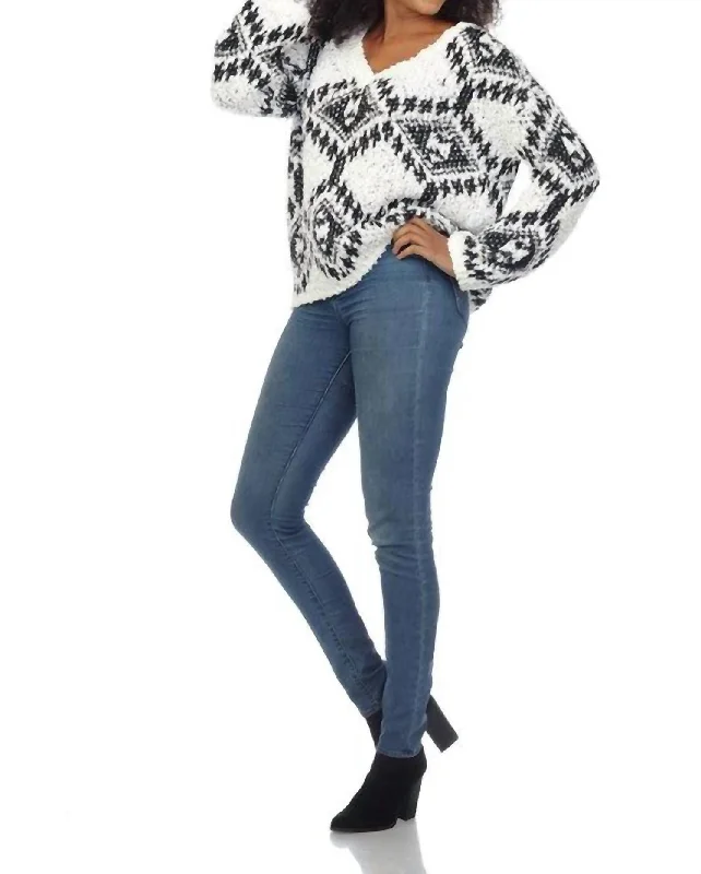 Free And Casual Candice Popcorn Knit Diamond Print Sweater In White/black