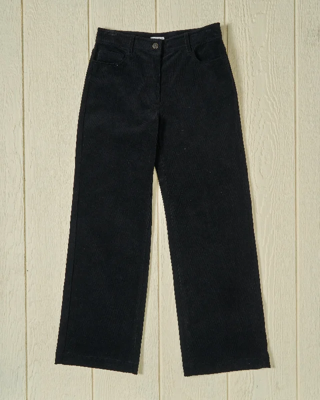 Classic And Versatile Women's Five Pocket Pant in Black Corduroy